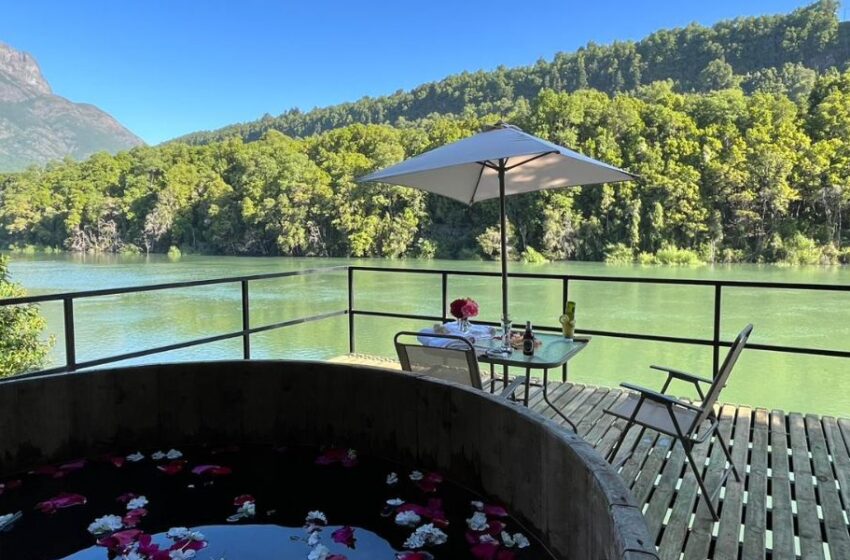 Emprendedores ofrecen baños de sonido, ceremonia de cacao, aromaterapia y spa a sus visitantes en Santa Bárbara