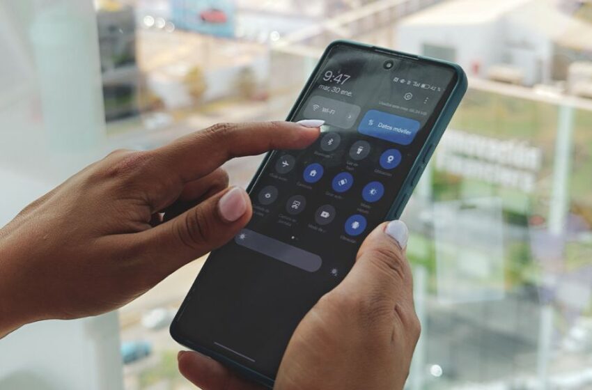 Verano 2024: Cuatro consejos útiles para extender la batería de tu smartphone en viajes largos