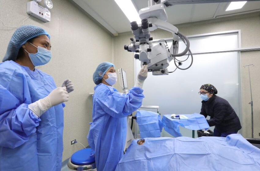 Minsa fortalece el equipamiento médico del INO con la entrega de modernos microscopios quirúrgicos para cirugías oculares