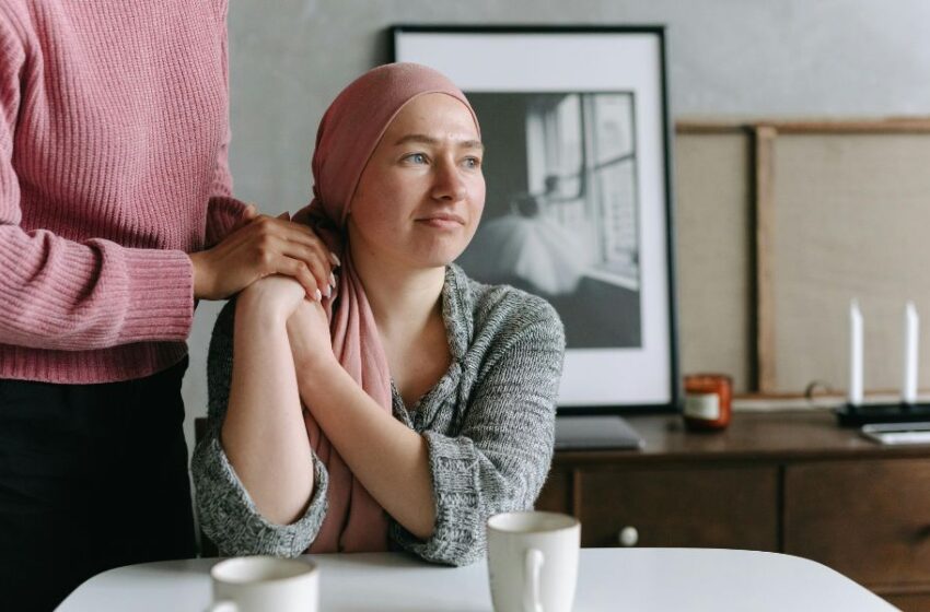 Cáncer de ovario: síntomas que suelen confundirse con problemas digestivos