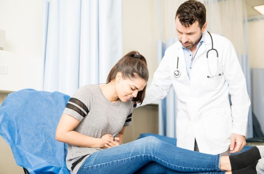 Especialista recomienda 4 rutinas saludables para evitar molestias en el estómago