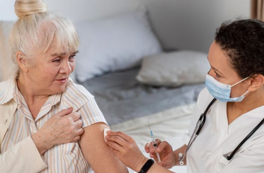 El riesgo de complicaciones por virus respiratorios se incrementa con la edad: las personas mayores de 65 años son las más afectadas