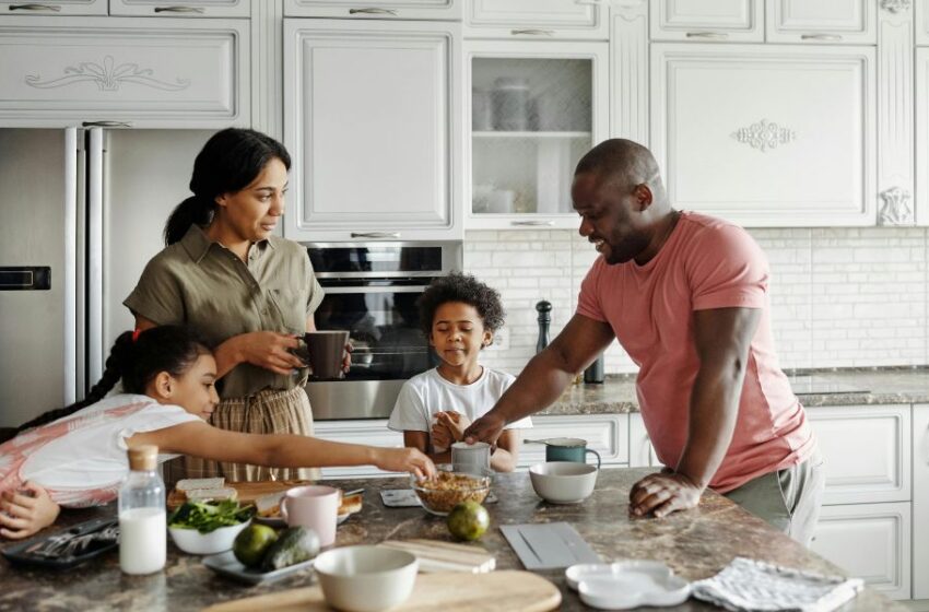 Recomendaciones para sorprender a papá con un desayuno saludable en su día